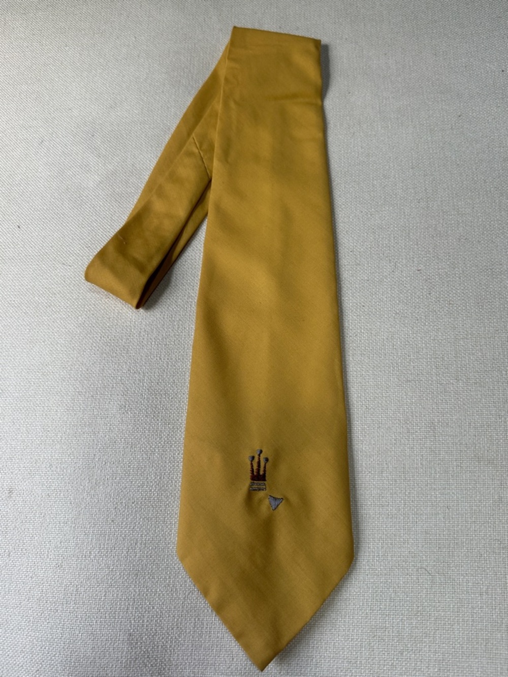 Vintage embroidered crown polyester tie yellow 52”
